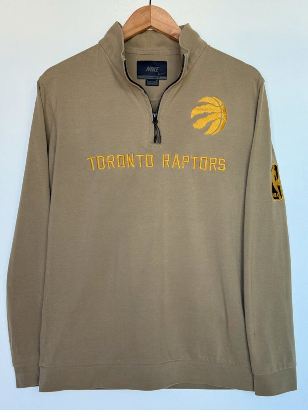 Nike x NBA Toronto Raptors Official Reissue 1/4 Zip Pullover Khaki/Gold - Large - Picture 1 of 7